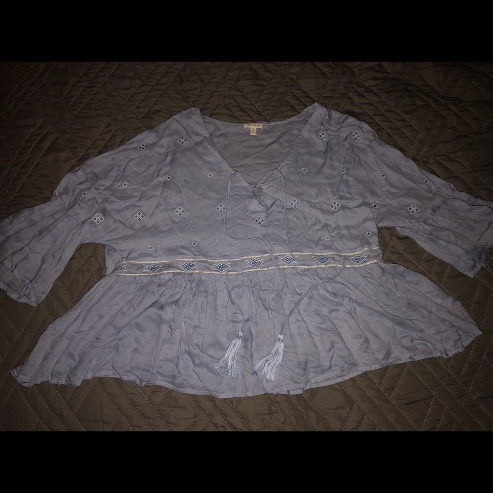 En Creme Blue Top